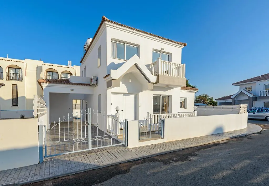 איה נאפה Villa Cornelia 0*, איה נאפה קפריסין